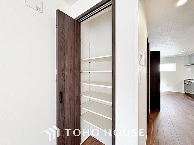 「収納」全ての居室にクローゼットを完備しております。