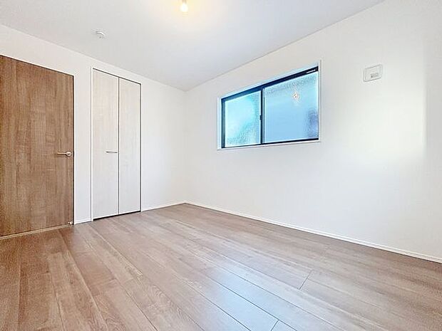 「居室」お子様の成長に合わせて机やベットを自由にレイアウトできるようにと、小さな自立心を育むお部屋作りを見越してご覧下さい。