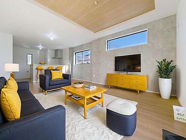 「彩りある新生活のスタート。」観葉植物などをディスプレイしたり自分好みの空間を作り上げることでより楽しい新生活がスタートできそうですね。（画像内の家電・家具等はCGです。本物件には付帯されません。）