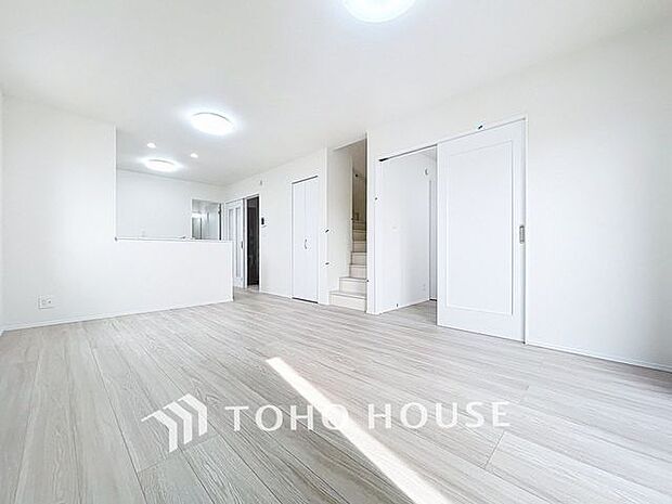 作り手の「気持ちの良いリビングでお過ごししていただきたい」という思いを感じさせます。