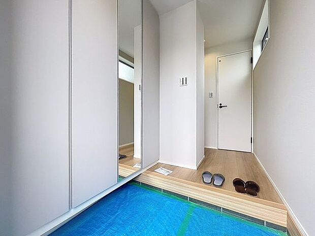 「玄関」「ただいま」・「おかえり」。新居で交わす家族同士の何気ないやり取りがただ何となく嬉しいんです。自分のお家を手に入れた事の喜びが感じられるお客様からの素敵なエピソードです。