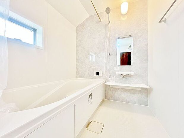 「一日の疲れをリフレッシュ・快適バスルーム」癒しの空間バスルームです。天気に左右されずに洗濯物を乾かせる、浴室乾燥機とオートバス機能付きです。