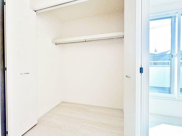 「収納」全ての居室にクローゼットを完備しております。