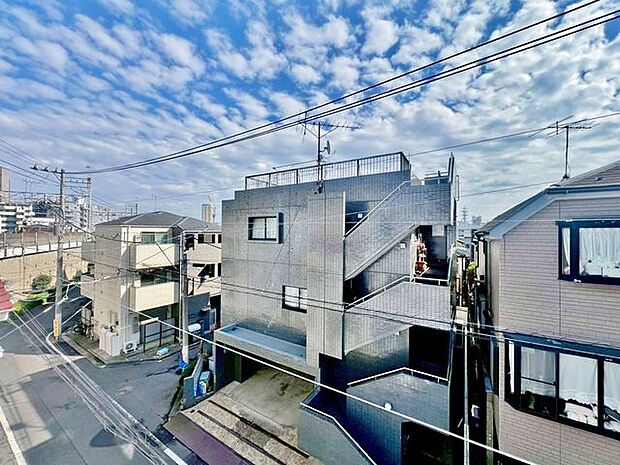 「眺望」心地よい風を感じながら、青空を眺め一息つくことのできる住空間です。