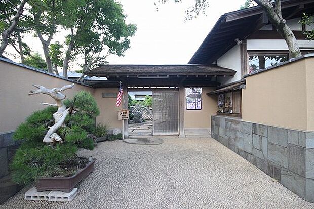 春花園盆栽美術館 徒歩30分。 2400m