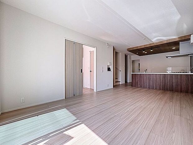 「16帖以上。リビング」オープンでのびやかな空間を生み出すひろびろとしたLDK。家族との時間を大切にした住空間です。