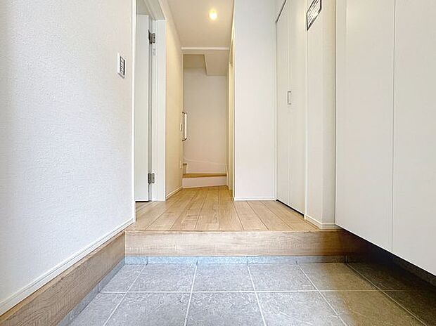 「玄関」「ただいま」・「おかえり」。新居で交わす家族同士の何気ないやり取りがただ何となく嬉しいんです。自分のお家を手に入れた事の喜びが感じられるお客様からの素敵なエピソードです。