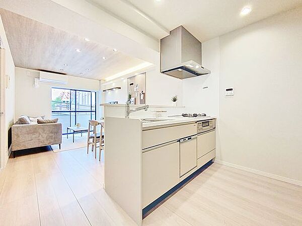 「ダイニングキッチン」オープンでのびやかな空間を生み出す広々としたLDK。家族との時間を大切にした住空間です。