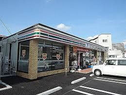 徒歩9分。セブンイレブン市川二俣1丁目店 650m