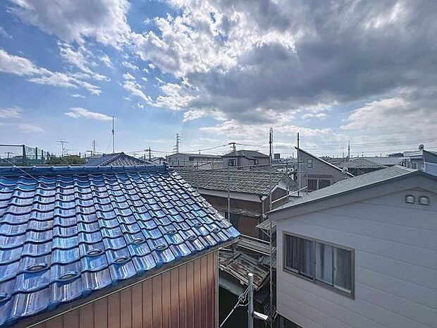 「眺望」穏やかな街並みを一望しながら、爽やかな風と柔らかく降り注ぐ陽光を感じて頂けます。