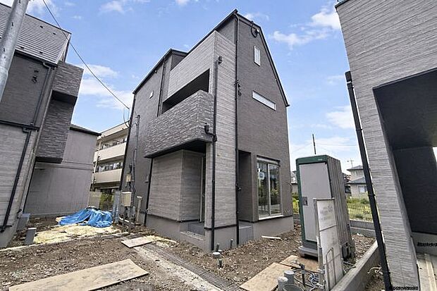 【外観】快適に過ごす条件は、一人ひとり違います。だからこそ飾り過ぎないシンプルな内装と偏り過ぎないデザインで統一しております。居住していく中でオーナー様だけの【マイホーム】に創り上げて下さい。