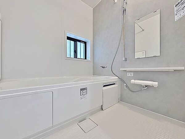 「一日の疲れをリフレッシュ・快適バスルーム」癒しの空間バスルームです。天気に左右されずに洗濯物を乾かせる、浴室乾燥機とオートバス機能付きです。