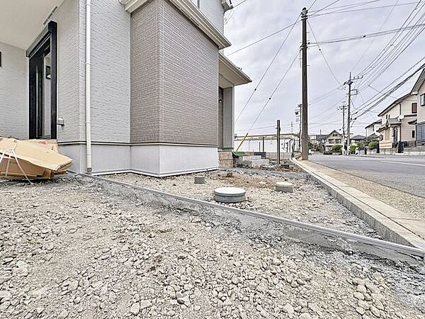 「2台駐車可能　カースペース」駐車スペースがあるので、お子様の自転車やバイク置き場にするスペースとしてもご利用いただけます。