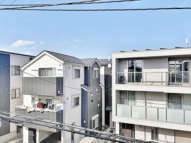 「眺望」穏やかな街並みを一望しながら、爽やかな風と柔らかく降り注ぐ陽光を感じて頂けます。