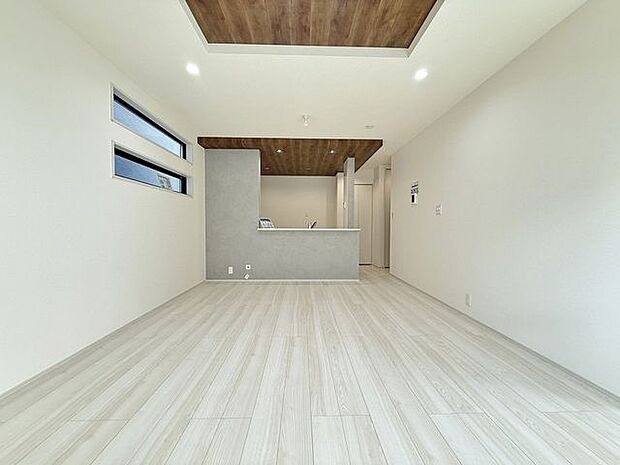 「団欒の場」忙しい朝でも、しっかり家族が揃って食事をして頂けるゆとりある大きさのダイニングスペース。手料理をテーブルで囲む素敵な時間を存分に愉しんで下さい。
