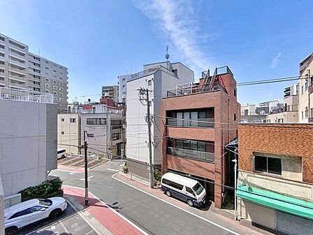 「眺望」穏やかな街並みを一望しながら、爽やかな風と柔らかく降り注ぐ陽光を感じて頂けます。