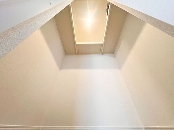 「ウォークインクローゼット」たっぷりと荷物が入るよう、ウォークインクローゼットを完備いたしました。