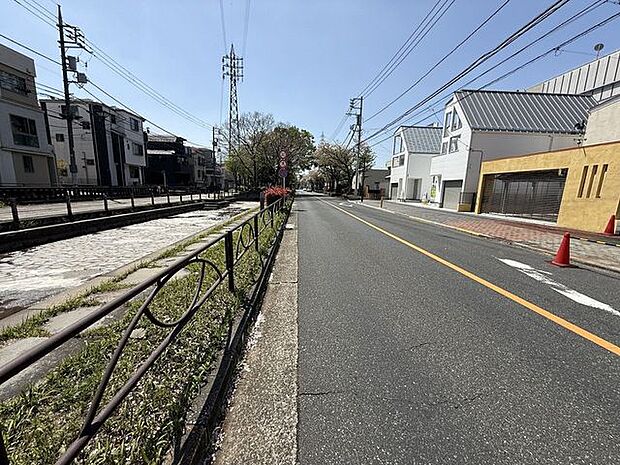 ここから始まる「日常」は家族にとって大切で貴重な時間・・・だからこそ、少しでも豊かに、少しでも快適に。そんな想いから生まれた本邸宅は、これから先のお住まいをきっと支えてくれるはずです。