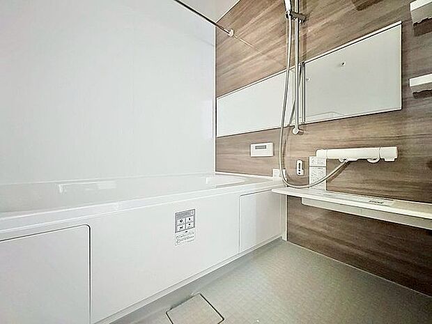 「一日の疲れをリフレッシュ♪快適バスルーム」癒しの空間バスルームです。天気に左右されずに洗濯物を乾かせる、浴室乾燥機&オートバス機能付きです。