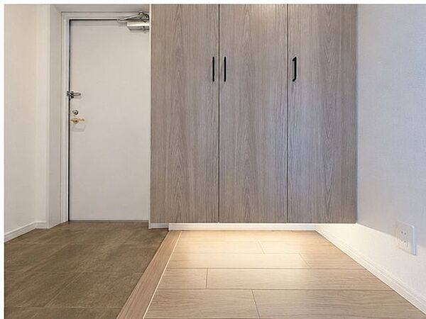 「玄関」家の中でお客様を迎える最初の場所である玄関。豊富な玄関収納で、常に綺麗に保つことが出来ます。