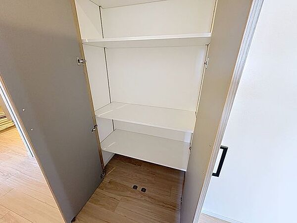 「収納完備」居室には収納スペースを完備し、自由度の高い家具の配置が叶うシンプルな空間です。