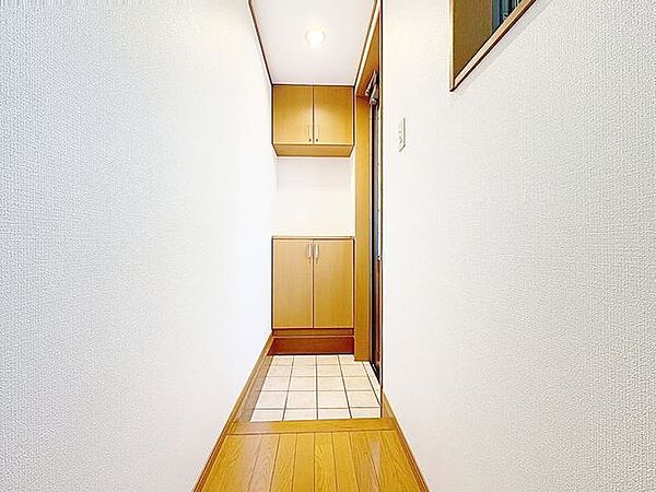 「自分ライクな玄関をお造り下さい」玄関スペースには、季節の飾り付けやお花、写真などが飾れて、自分好みにアレンジできます。