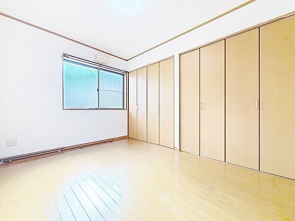 「各洋室に収納スペースを確保」収納の多さも魅力です！居住スペースを充分に確保することができる為、ゆとりある室内で、ゆっくりとご寛ぎいただけます。