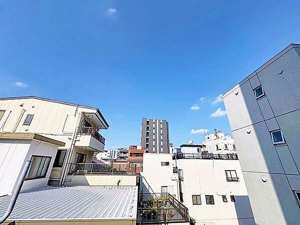 「眺望」穏やかな街並みを一望しながら、爽やかな風と柔らかく降り注ぐ陽光を感じて頂けます。