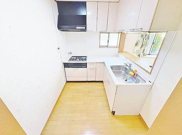「ダイニングキッチン」オープンでのびやかな空間を生み出す広々としたLDK。家族との時間を大切にした住空間です。