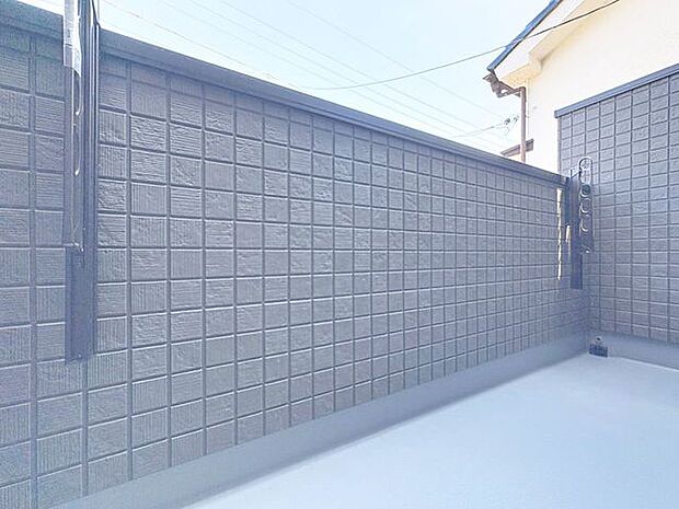 「バルコニー」バルコニーは、ご家族のお布団やシーツもまとめて干せるゆとりある広さになっています。
