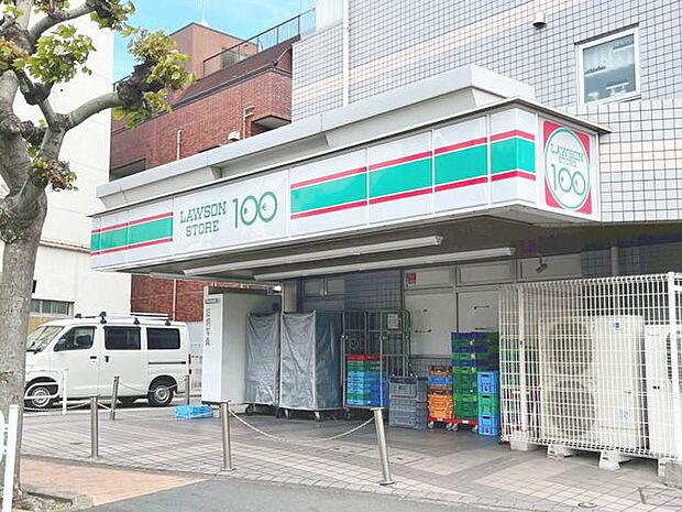 徒歩4分。ローソンストア100平井店 250m