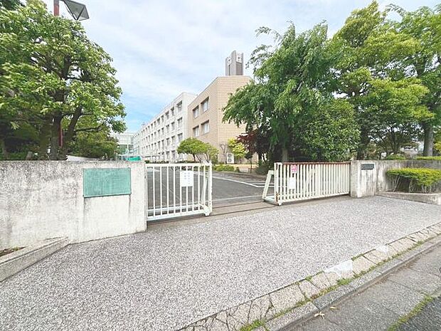 徒歩9分。東京都立小松川高校 670m
