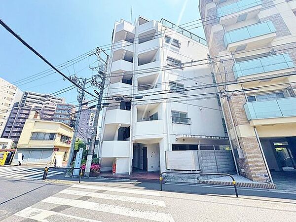 「マンション玄関」