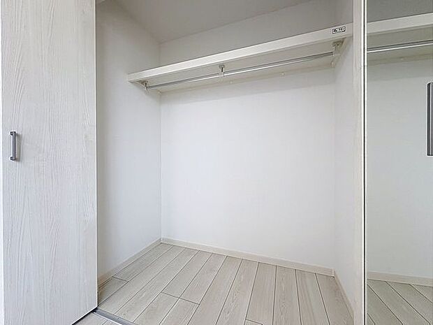 「収納」全ての居室にクローゼットを完備しております。