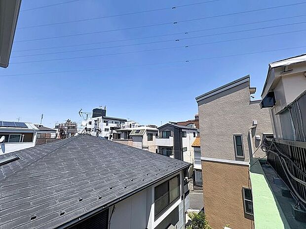 「眺望」穏やかな街並みを一望しながら、爽やかな風と柔らかく降り注ぐ陽光を感じて頂けます。