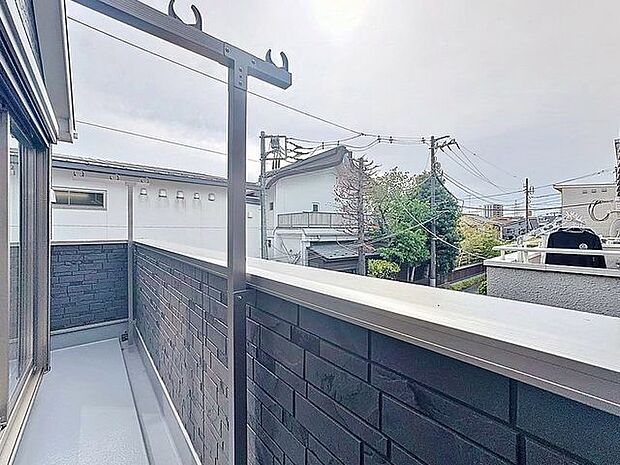 「バルコニー」大きな空に囲まれた気持ちのいい住まい。バルコニーを覗くだけで圧倒的な開放感に包まれます。