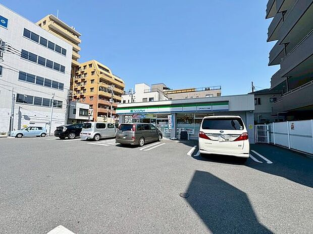 徒歩4分。ファミリーマート江戸川松江三丁目店 250m
