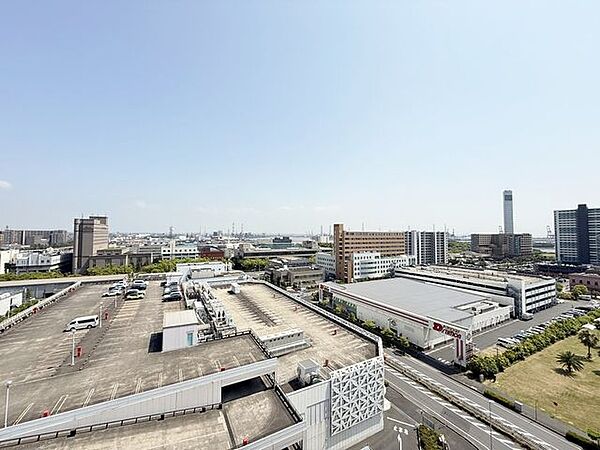 「眺望」穏やかな街並みを一望しながら、爽やかな風と柔らかく降り注ぐ陽光を感じて頂けます。