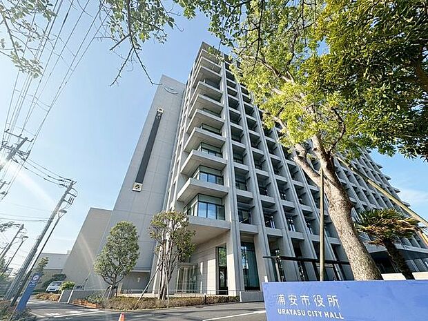 徒歩7分浦安市役所 500m