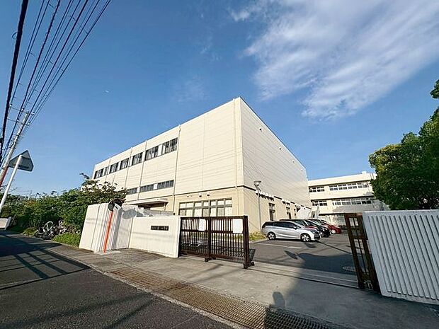 徒歩9分浦安市立東小学校 700m