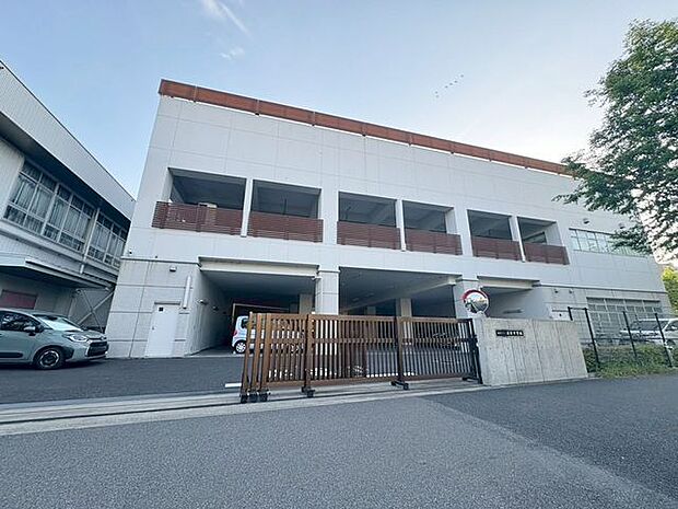 徒歩12分浦安市立浦安中学校 900m