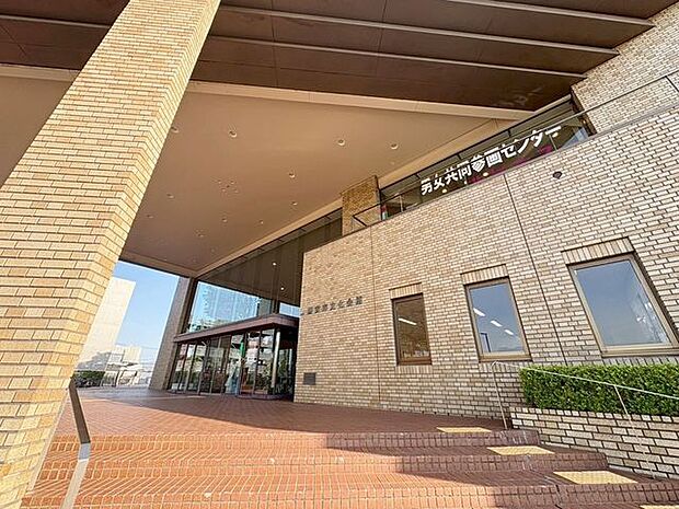 徒歩8分浦安市文化会館 600m