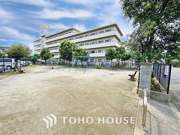 徒歩10分。モクレン公園 800m