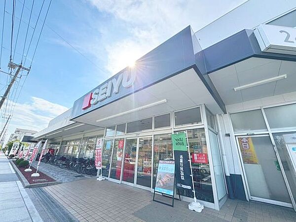 西友新浜店 240m