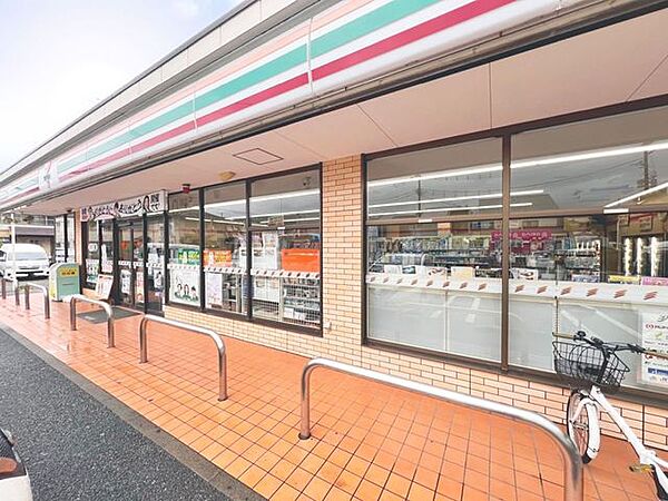 セブンイレブン足立本木西町店 670m