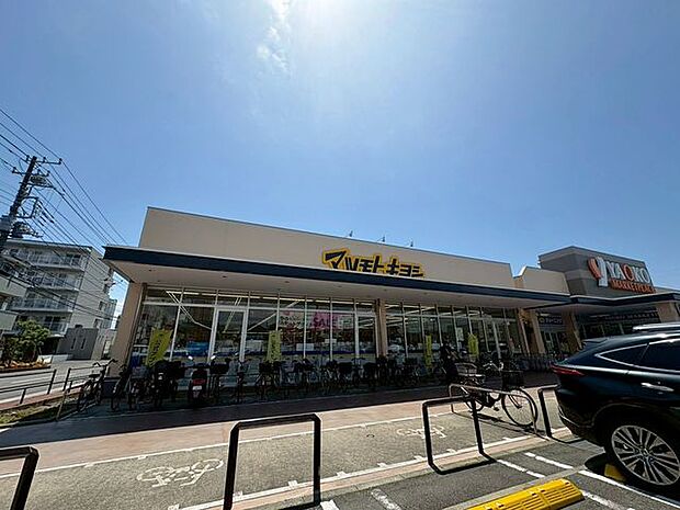 マツモトキヨシ市川新田店 340m
