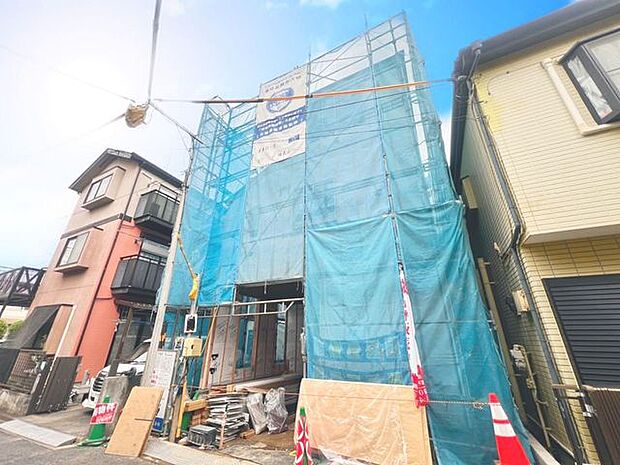 24時間換気を行う呼吸をする家。小屋裏と壁体内の強制的な換気も同時に行っており、建物の構造体の中の湿気も戸外に排気して建物の耐久性を高める役割も担っています。