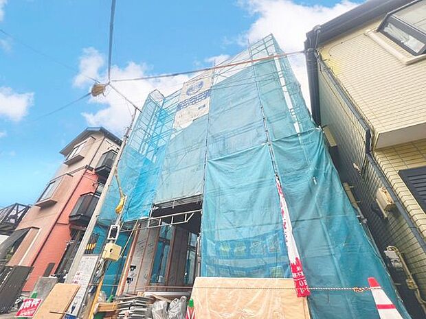 「~3階建て3LDK~」建物面積97平米のゆとりある3LDKプラン。食洗機など、生活を彩る設備が充実。広々17帖のLDKには、ご家族皆様の笑顔が溢れます。