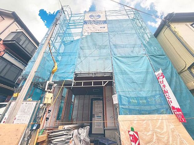 お客様の求める本当の「住み心地」とは何なのか。そのための一手間一工夫を惜しみません。街並みや周辺の環境に呼応しながら、美しく、そして毎日の暮らしを考慮した機能性の高い住まい。