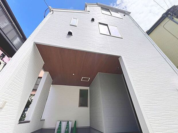 「〜3階建て3LDK〜」17帖超えのLDK、豊富な収納、生活を彩る設備など、プラスワンのポイントが詰まった邸宅です。
